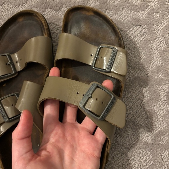 Birkenstock Mud Green Two Strap Leather Patent Arizona Sandals size 40 - Picture 2 of 6